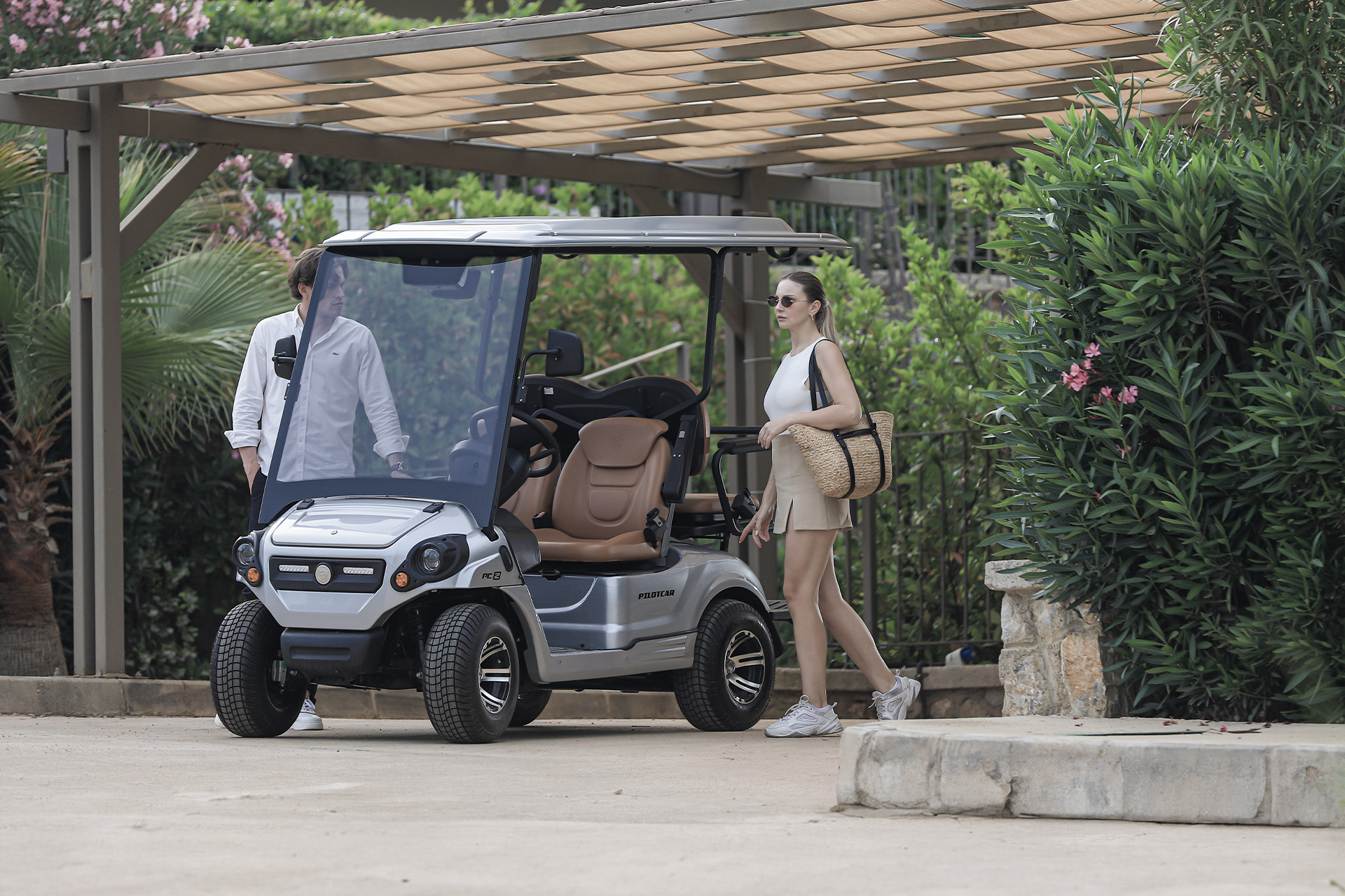 PC-2 Golf Arabası: Yenilikçi Teknoloji ve Estetiğin Buluştuğu Elektrikli Ulaşım